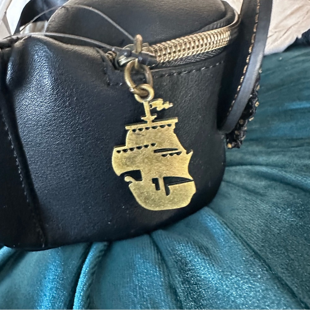 Disney Minnie Mouse Pirates of the Caribbean Loungefly Fanny Pack/Belt Bag: NWT - Picture 10 of 13